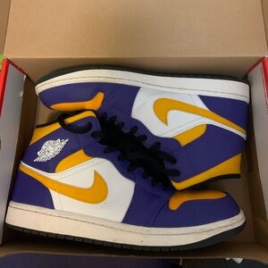 Air Jordan’s lakers colorway 10.5